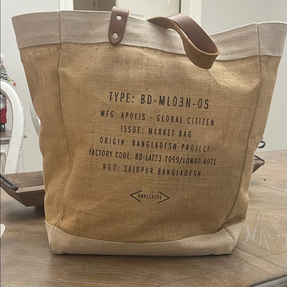 Magnolia Beige and Cream Tote Bag - Picture 2 of 5